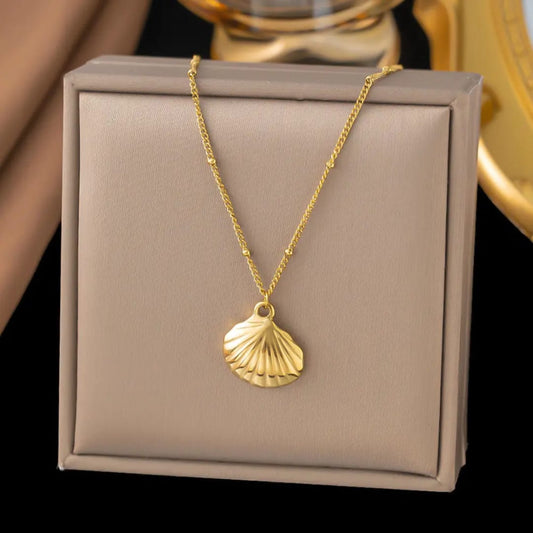 Golden Seashell Necklace 🐚